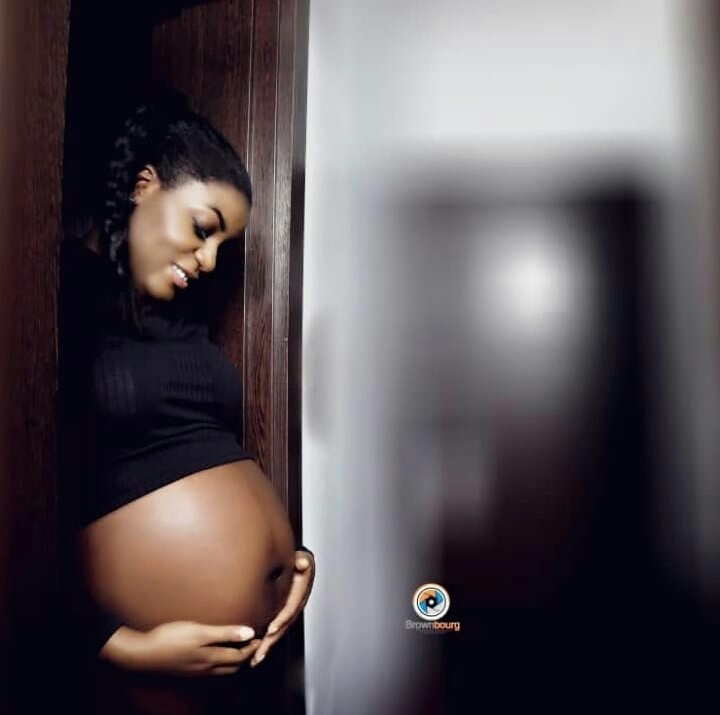 Queen Nwokoye Puts Her Baby Bump On Display (Photos)