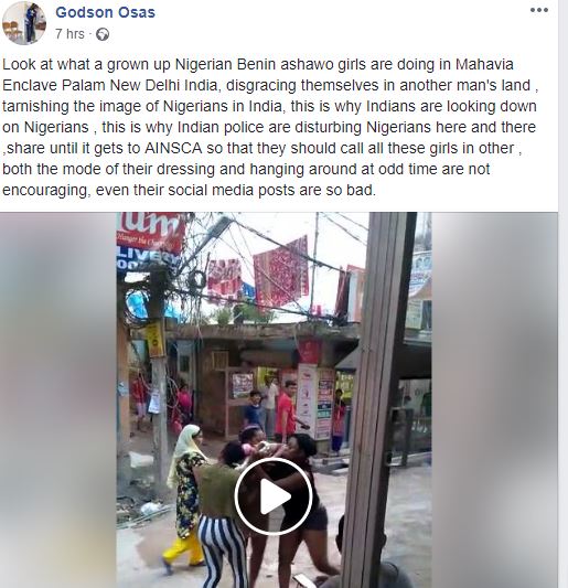 Two Benin Big Babes Spotted Fighting and Boxing Each Other on the Street on India (Watch video)