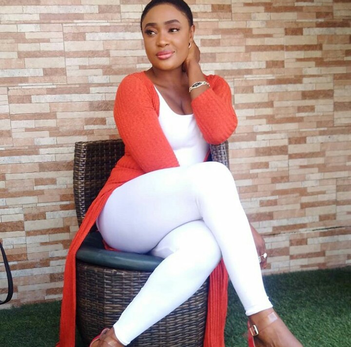 Actress Lizzy Gold Steps Out On Low Hair Cut (Photos)