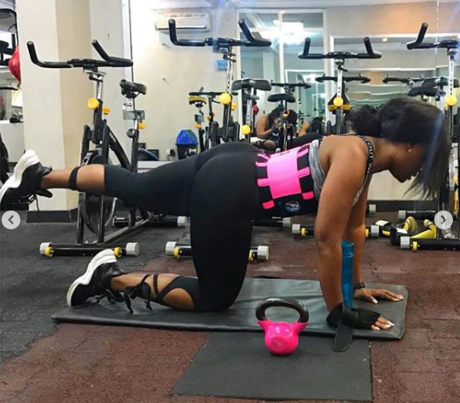 Cee-C Show Us What Tobi Bakare Is Missing as She Puts Her A$$ And Stunning Curves On Display (Hot Photos)