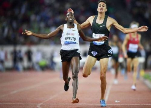 Kenya's Conseslus Kipruto wins 3000m after losing shoe