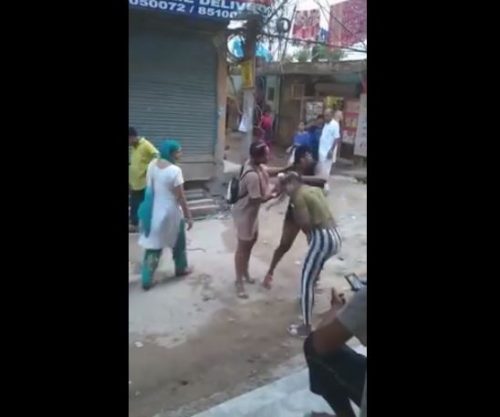 Two Benin Big Babes Spotted Fighting and Boxing Each Other on the Street on India (Watch video)