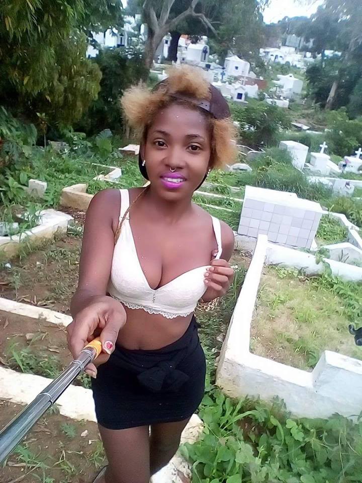 Viral Photo of a Lady Taking Sexy Selfie at The Graveyard aka Cemetery (Photo)