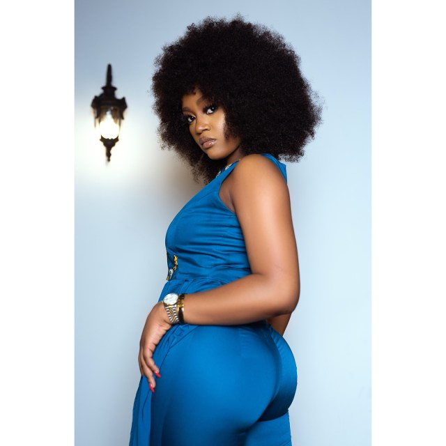 Davido’s Girlfriend, Chioma Releases Stunning New Photos of Herself Rocking 7 Different Outfits