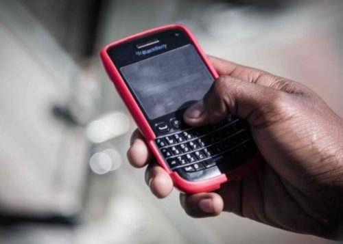 2019: INEC may ban mobile phones at polling units