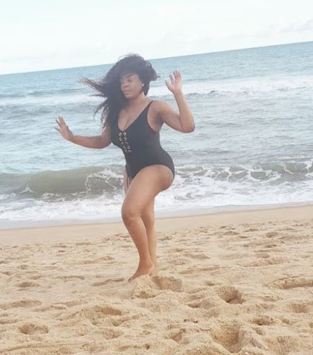 'Fake, fufu yansh'- Fans Blast Actress Monique As Her Butt Pops Out in Her Bikini (Photos)