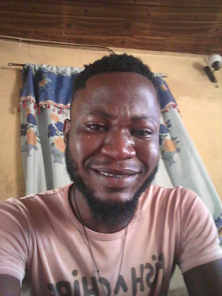 Heartbroken Nigerian Man Cries Bitterly After Loosing His Baby 2days After She Fell Sick (Photos)