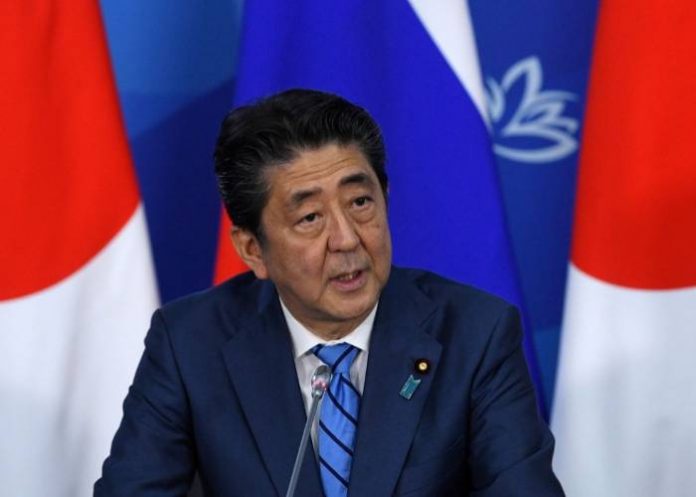Japanese Prime Minister Shinzo Abe speaks during a joint press conference with Russian President following their meeting in Vladivostok on September 10, 2018. - AFP PHOTO - Kirill KUDRYAVTSEV