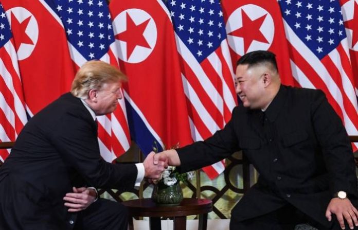 US President Donald Trump (L) shakes hands with North Korea’s leader Kim Jong Un following a meeting at the Sofitel Legend Metropole hotel in Hanoi on February 27, 2019. (Photo by SAUL LOEB - AFP)