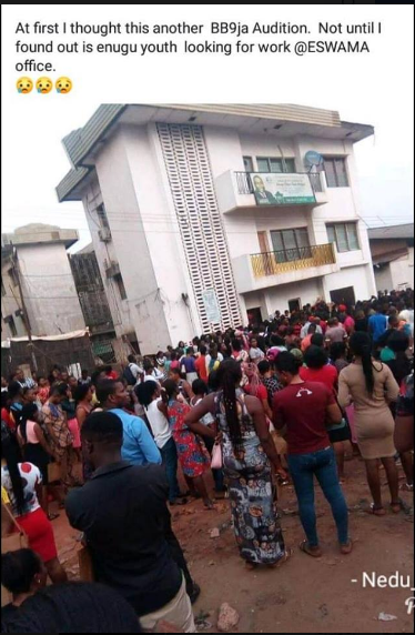 Man Shocked After Seeing Crowd Looking For Job As Road Cleaners In Enugu (Photo)